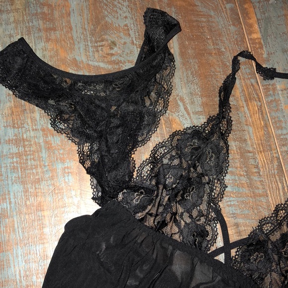 Ravishing lace tie halter nightie - Picture 8 of 8